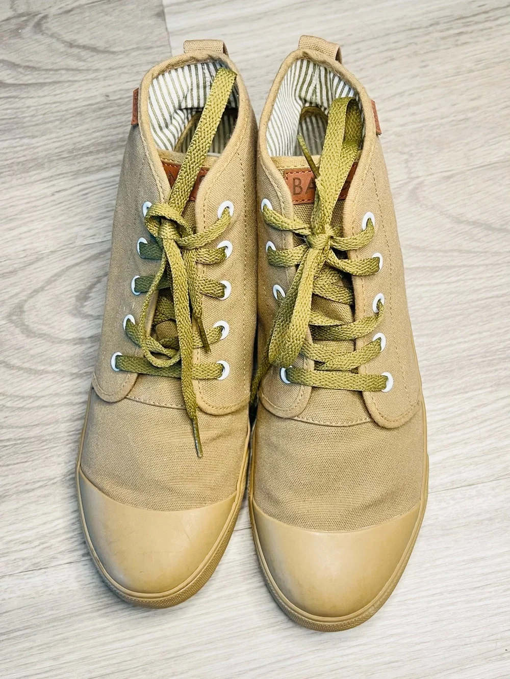 Bangs Olive Green Old Pine Sunflower & Bees High Top Sneakers Sz 9.5